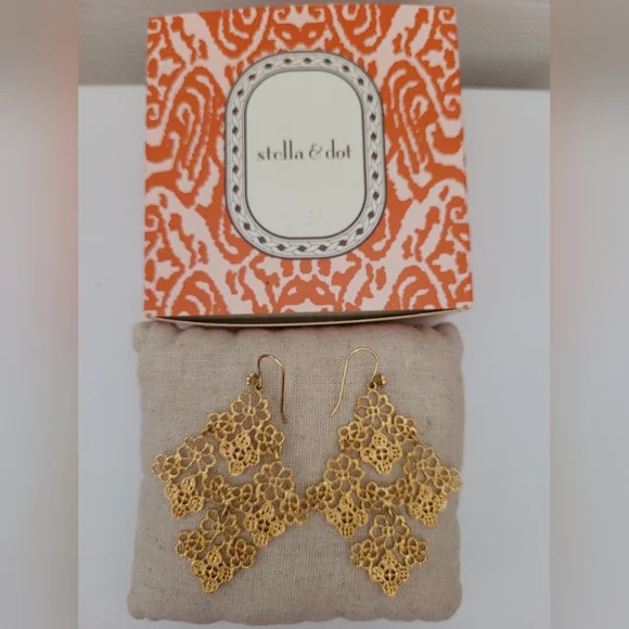 Stella & Dot Vintage Chantilly Lace Chandliers Gold - Picture 3 of 5